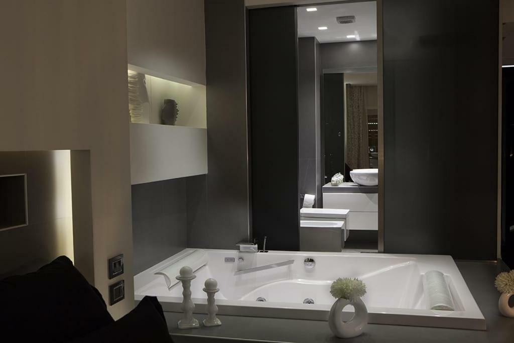 Crystal Skyline Neapolis Apartment Екстериор снимка